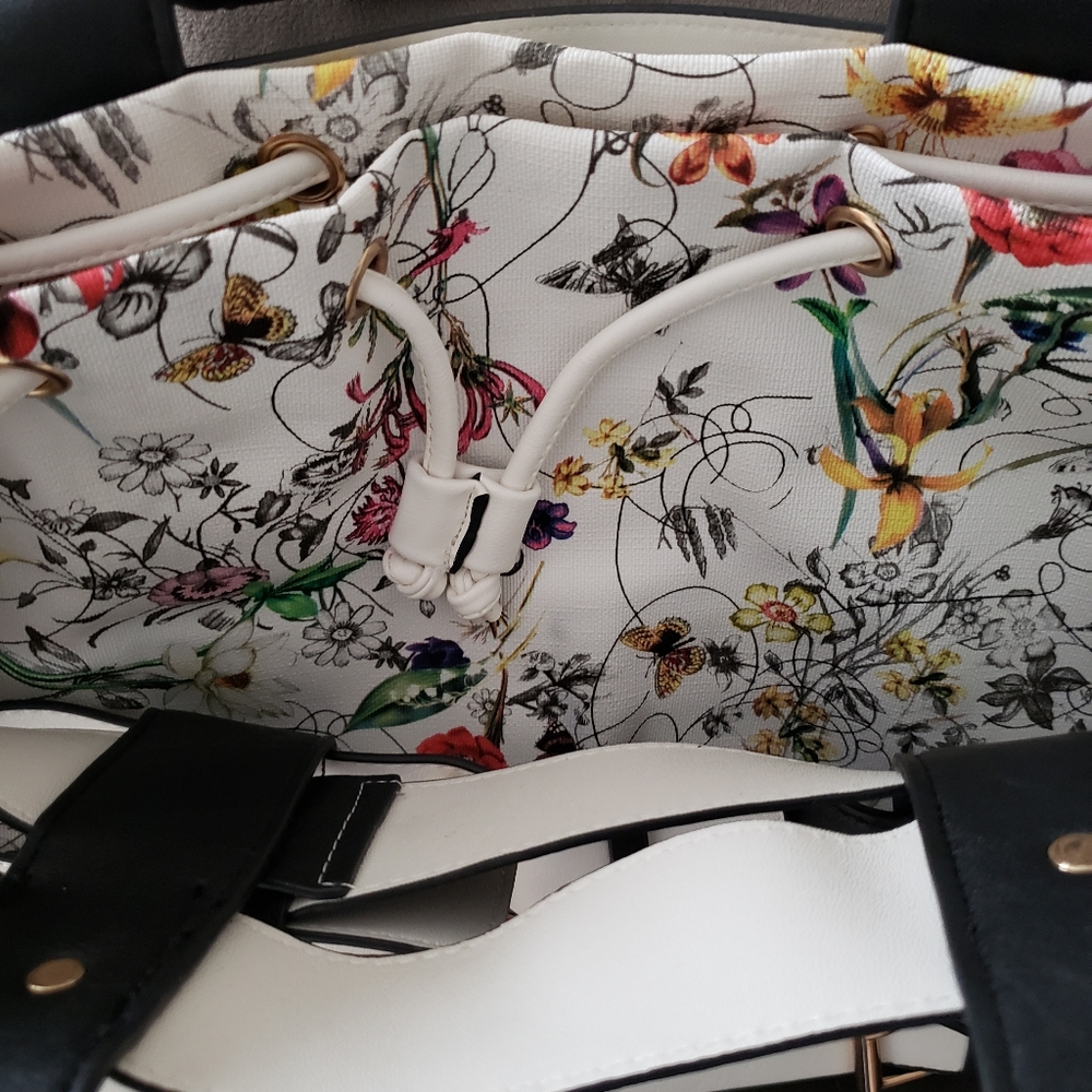 Tote - Picture 4 of 5